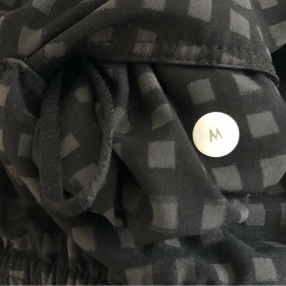 Lululemon T.H.E. Linerless Short 11" Size M - Picture 4 of 8